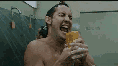 彎腰撿肥皂是什么意思?千萬不要彎腰撿肥皂