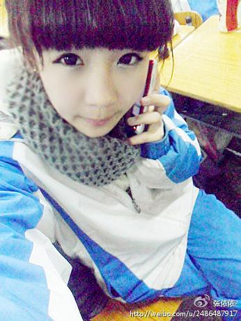 網絡紅人張依依資料,網絡紅人張依依素顏,張依依扒皮圖片