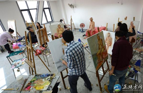 �ɶ�84�q�ϝh����ģ���t�W�j���ϝh����ģ���ٟo��֮�e���m�t�˃��Ӆs�c�䷴Ŀ