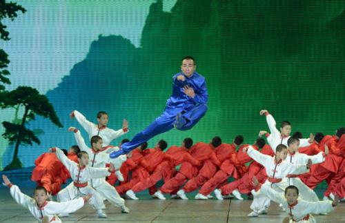 功夫巨星趙文卓因《少年中國》精彩表演獲封“春晚第一直男” 少年體零負(fù)面走紅(圖)