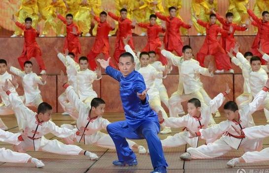 功夫巨星趙文卓因《少年中國》精彩表演獲封“春晚第一直男” 少年體零負(fù)面走紅(圖)