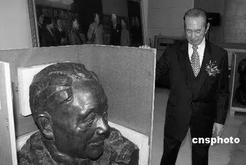 98歲賭王何鴻燊逝世 二房成5000億家產(chǎn)爭奪戰(zhàn)最大贏家 賭王傳奇人生