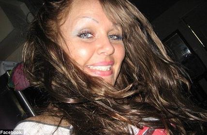 32歲的阿特金森與16歲的兒子發生亂倫。