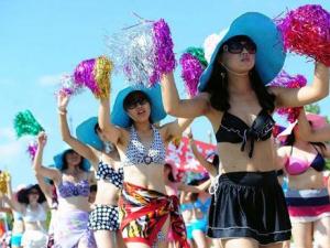 葫蘆島千名美女穿比基尼 游街創吉尼斯紀錄