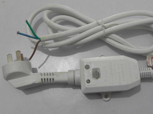 熱水器常開保溫并不費電，熱水器插頭不宜頻繁的插拔