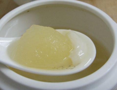 霧霾天氣吃什么排毒?霧霾天氣喝什么好?霧霾天氣注意事項,雪梨燉百合潤肺抗病毒