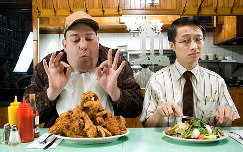 晚餐吃太飽會(huì)誘發(fā)哪些疾病?晚餐吃太飽的危害