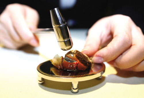 吃螃蟹的工具:用什么工具能輕松吃大閘蟹又不浪費