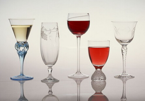 晚上8點飲酒后容易導致精神興奮