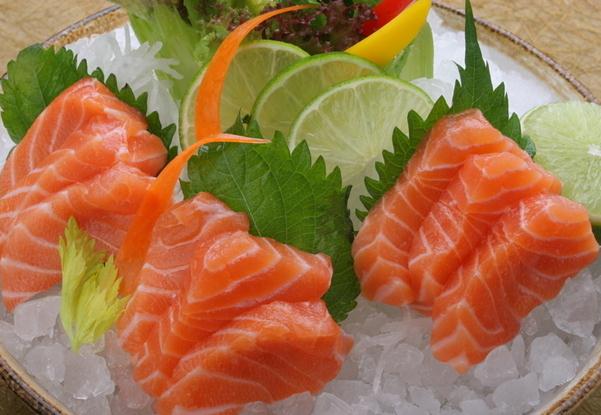 如何挑選優質三文魚?三文魚的挑選方法