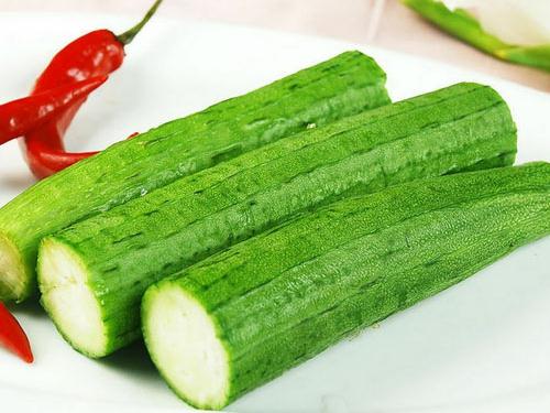 如何挑選好的絲瓜?絲瓜選購技巧“外皮細(xì)嫩有彈性為好”