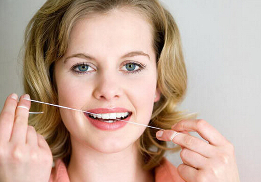 如何選購牙線?使用牙線的注意事項