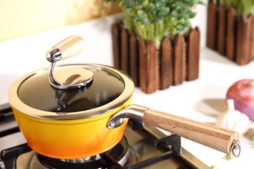 用不粘鍋來炒菜好嗎?炒菜用什么鍋好