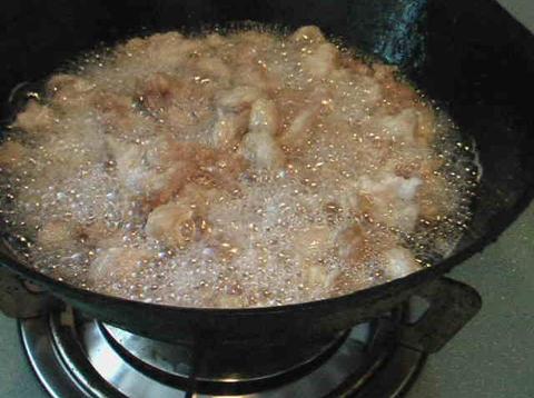 豬油怎么熬制?怎樣熬制出香白的豬油