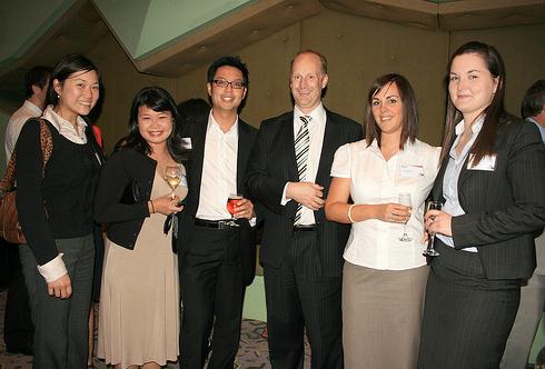 男士出席晚宴如何著裝?出席晚宴男士服裝搭配技巧