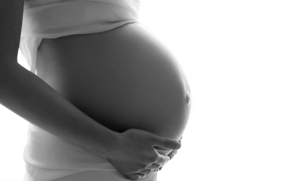 周工作超40小時或經常抬舉重物,難受孕!