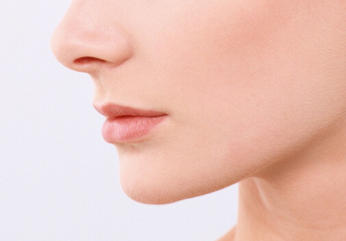 鼻子上的黑頭怎么去掉?鼻子上的黑頭能擠嗎?