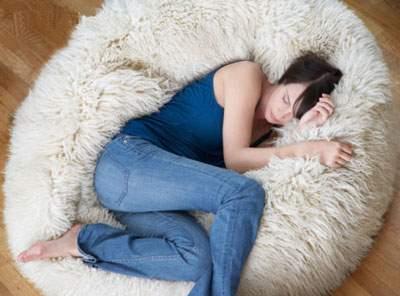 女性養生必知:讓女人老得快的22種睡法