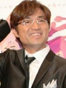 日本主播大竹一樹泡溫泉下半身裸露曝光引抗議，編輯忘打馬賽克