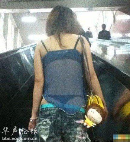 姐,穿這樣也逛街?內(nèi)褲外穿太霸氣鳥