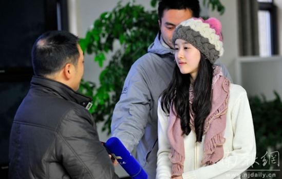 奶茶mm實習(xí)引圍觀,網(wǎng)友稱“奶茶妹妹章澤天清純可愛真是宅男女神”組圖