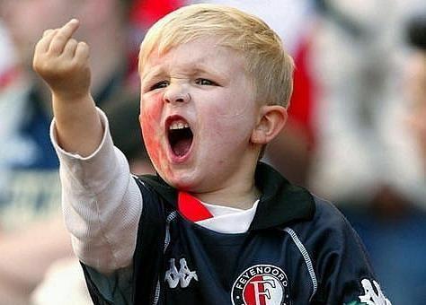 豎中指是什么意思?沖別人豎中指手勢是什么意思?豎中指手勢的由來