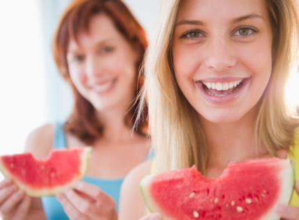 坐月子可以吃西瓜嗎?坐月子吃西瓜的注意事項(xiàng)