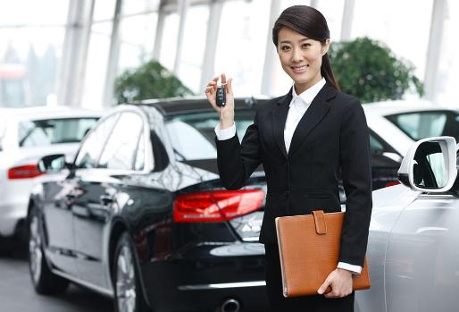 汽車(chē)銷(xiāo)售人員面試如何做自我介紹