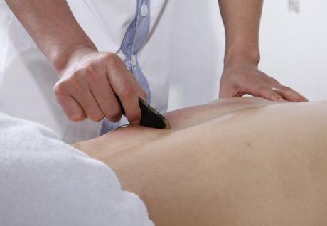 刮痧的好處，刮痧的方法，刮腹部減肚子刮兩肋疏肝解郁