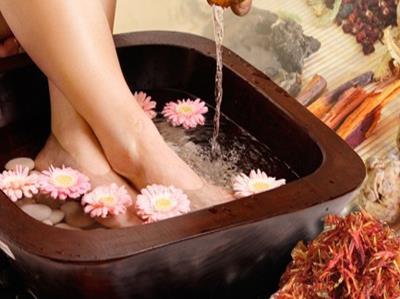 哪些人不宜做中藥足?。孔鲋兴幾阍〉淖⒁馐马?xiàng)