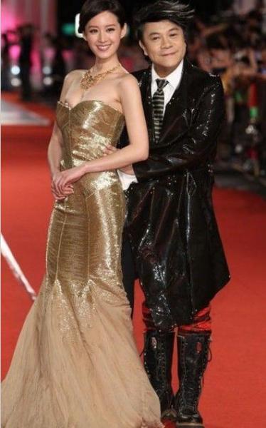 47屆金鐘獎紅毯女星走光,翁滋蔓C奶林依晨露底褲曾愷玹暴胸墊