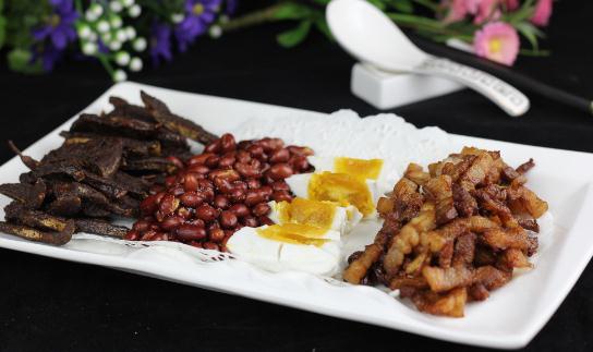 烤肉烤串來下酒？喝酒千萬別吃這些菜！