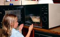 什么食物不能放進微波爐里？