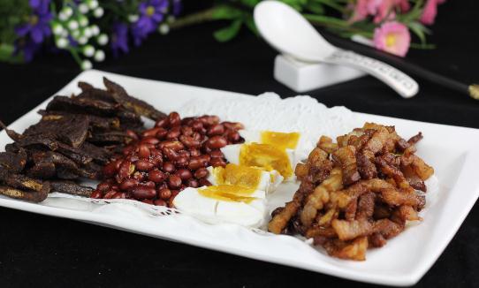 熏臘食品下酒最傷肝-什么菜不能下酒?