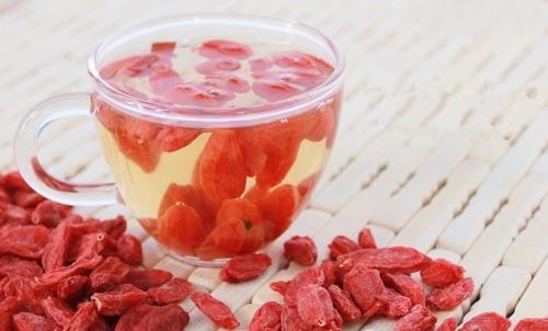 枸杞子泡水喝上火嗎？枸杞子泡水喝的功效