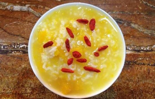 學(xué)生護(hù)眼早餐食譜:胡蘿卜木瓜牛奶羹