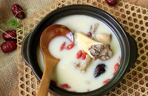 夏季適合喝什么湯?夏季喝湯的注意事項