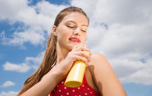 不使用眼霜?睡前壞習慣養成壞皮膚