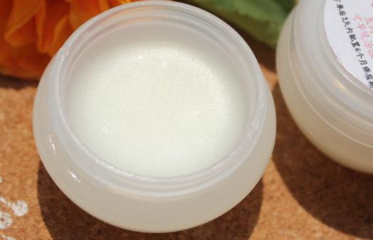 用精華液直接擦臉?揭秘錯誤的涂抹手法