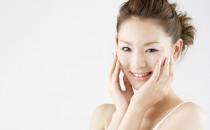 摸臉太毀容顏！護膚陋習(xí)你必知！