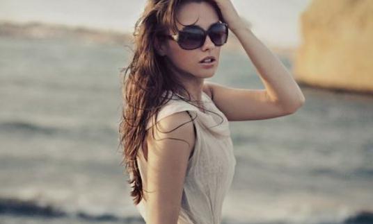 學女星化妝:用銀色眼線灌入清涼感