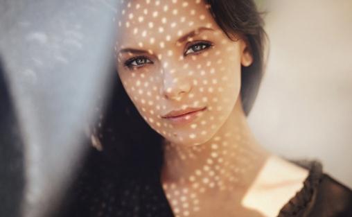 化妝雷區(qū)不要踩！腮紅涂得鄉(xiāng)土氣怎么回事？