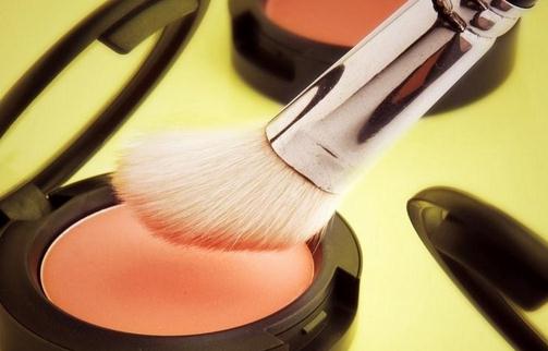 怎么化妝才能增添分層效果?