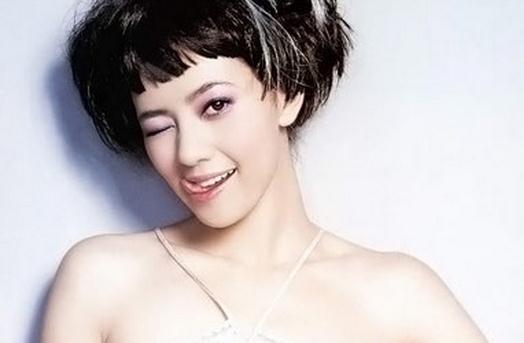 如何按摩能夠收縮鼻尖毛孔?