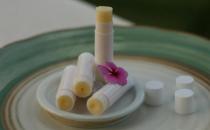 秋冬自制潤唇膏-唇部護理方法