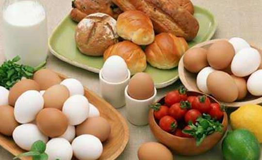 雞蛋DIY護膚法:薏仁雞蛋細致眼周肌膚