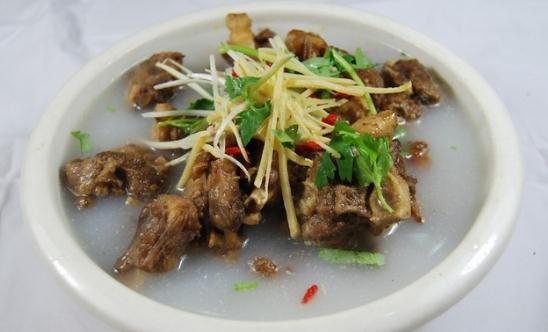 吃什么能夠潤肺?羅漢果百合雞湯