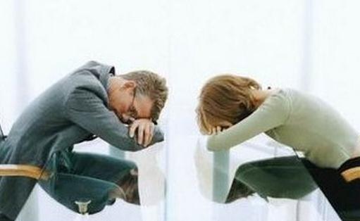 長期趴在桌子上午睡容易得心臟疾病