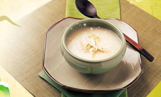 孕婦夏季粥譜:枸杞葉芹菜粥