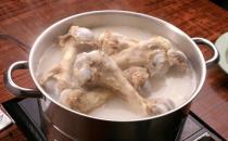 喝骨頭湯能補鈣嗎？哪些食物可補鈣？